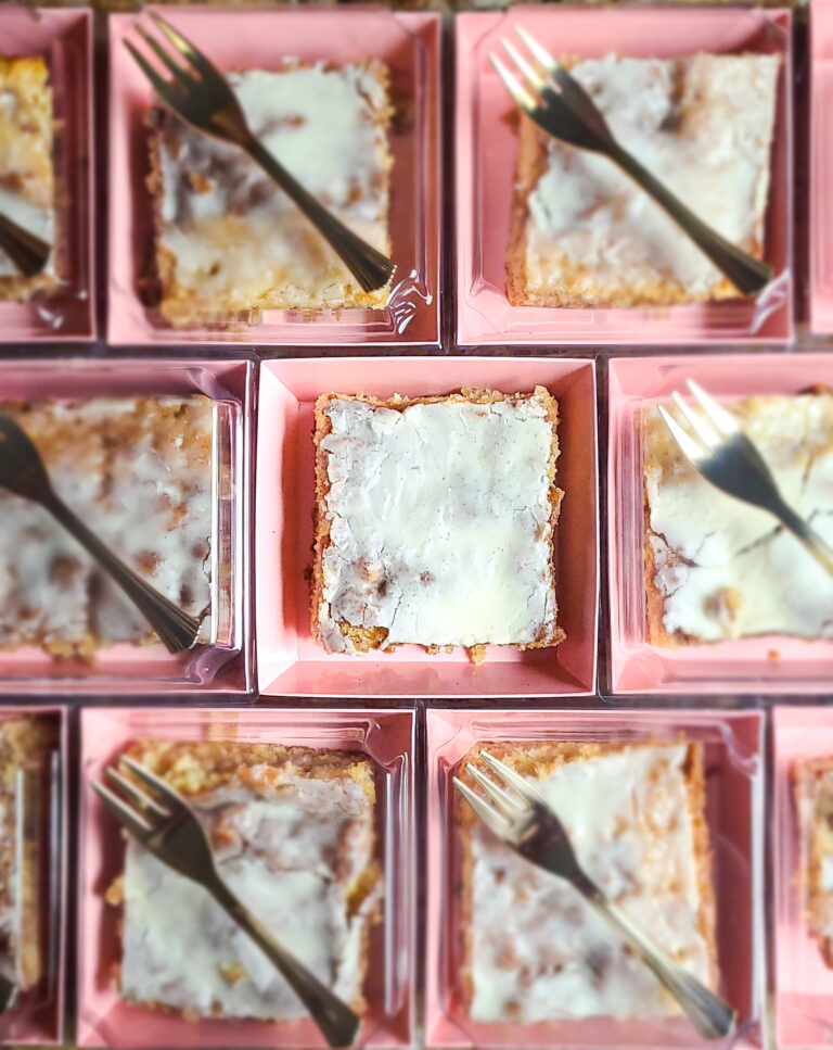 honey bun cake slices